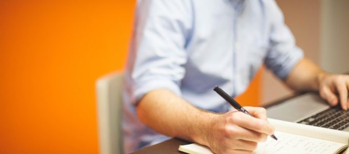 年下の女性が恋愛対象として見る事ができない年上男性イメージ1