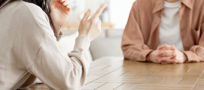 初対面で“残念”と思われないために。男性が密かに気にしている女性の言動7選イメージ6